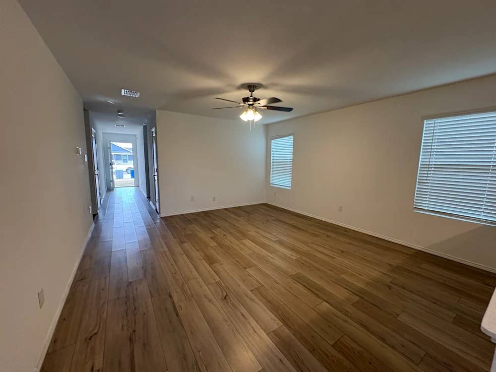 Roommates Needed