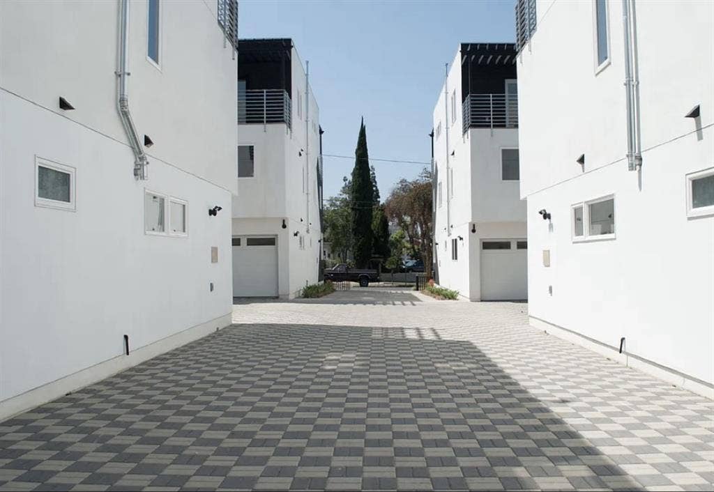 1b1b in 4b4b townhouse