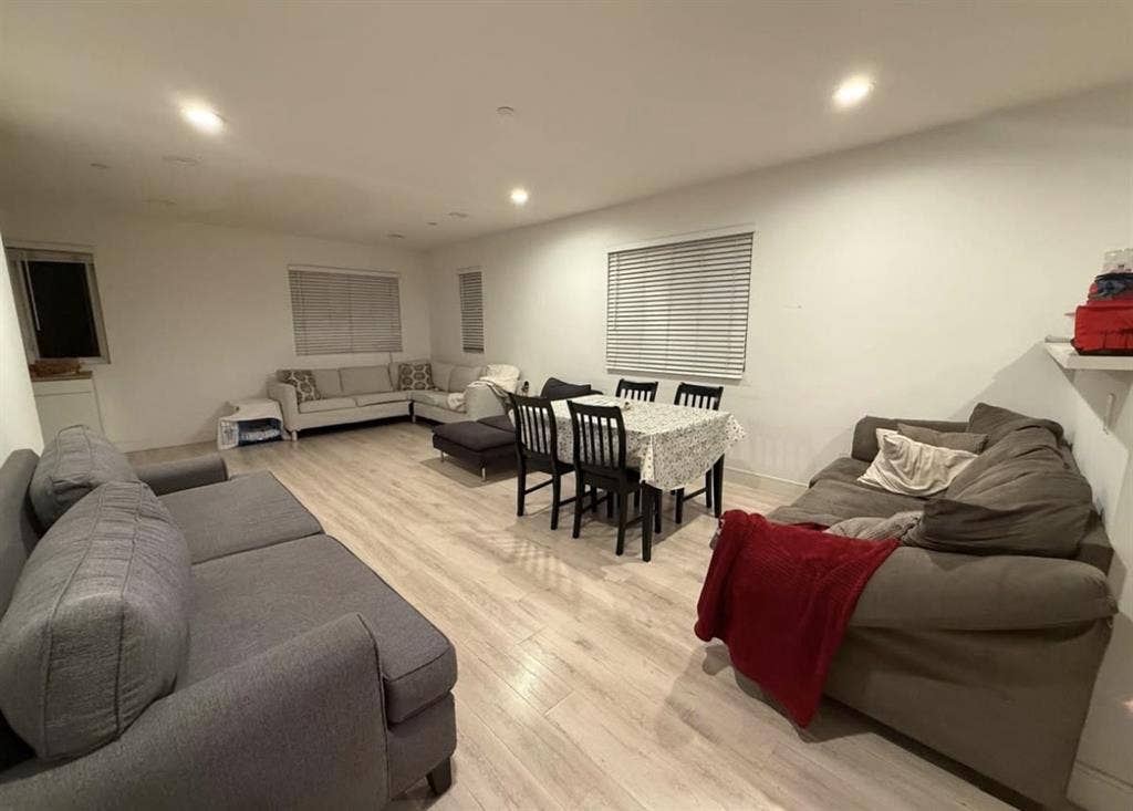 1b1b in 4b4b townhouse