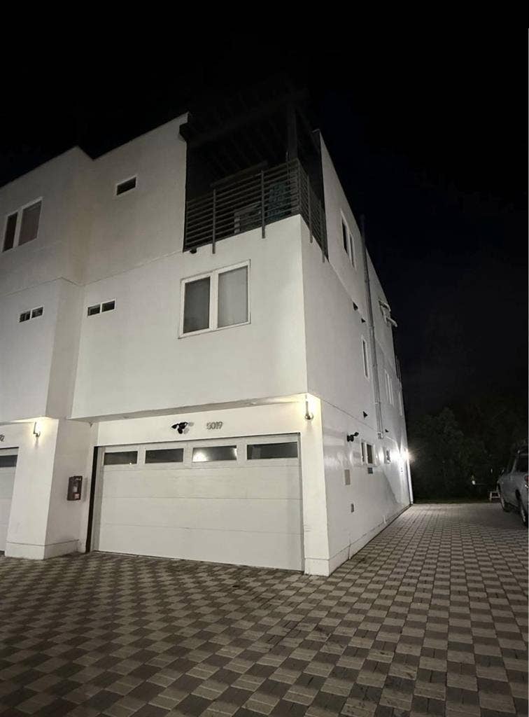 1b1b in 4b4b townhouse