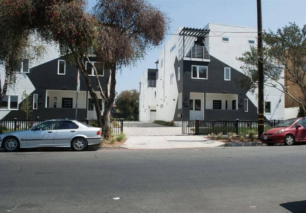1b1b in 4b4b townhouse