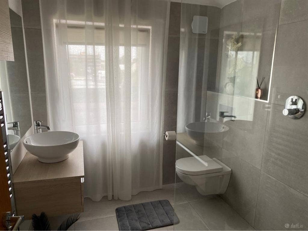 Large Double Room in Dublin 12
