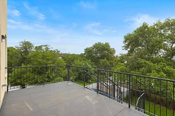 $1,150 Newly Built Apt Furnish