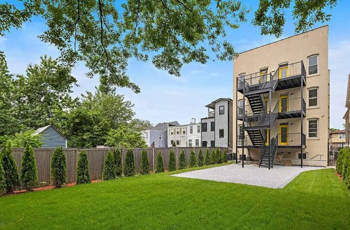 $1,150 Newly Built Apt Furnish