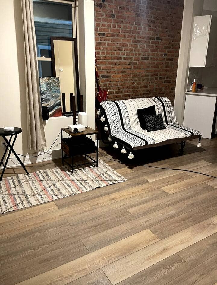 $1,150 Newly Built Apt Furnish