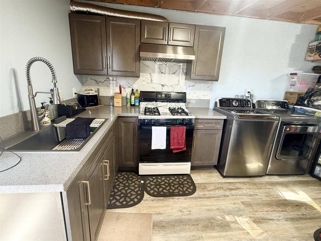 1 nice and clean bedroom available