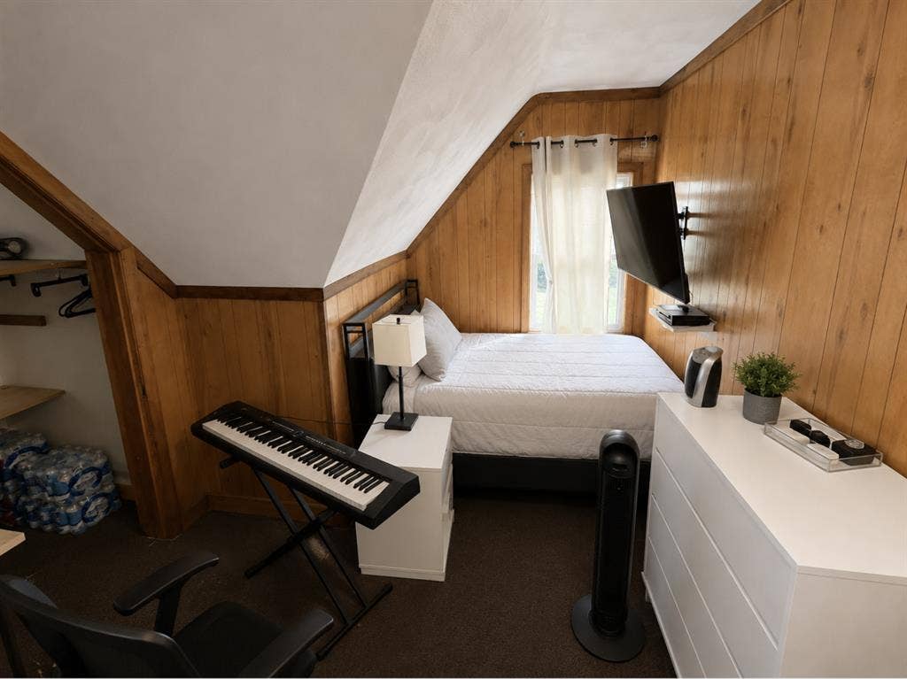 Private BedlBrown & RISD|$900-1,050