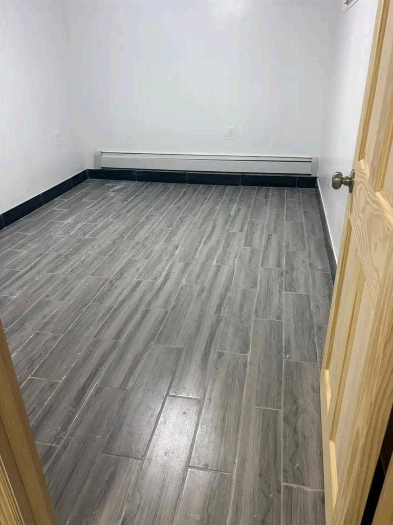 RENT DUPLEX WITH YARD