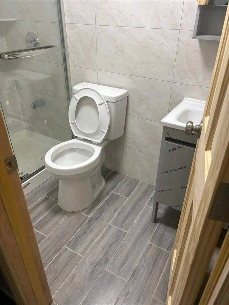 RENT DUPLEX WITH YARD