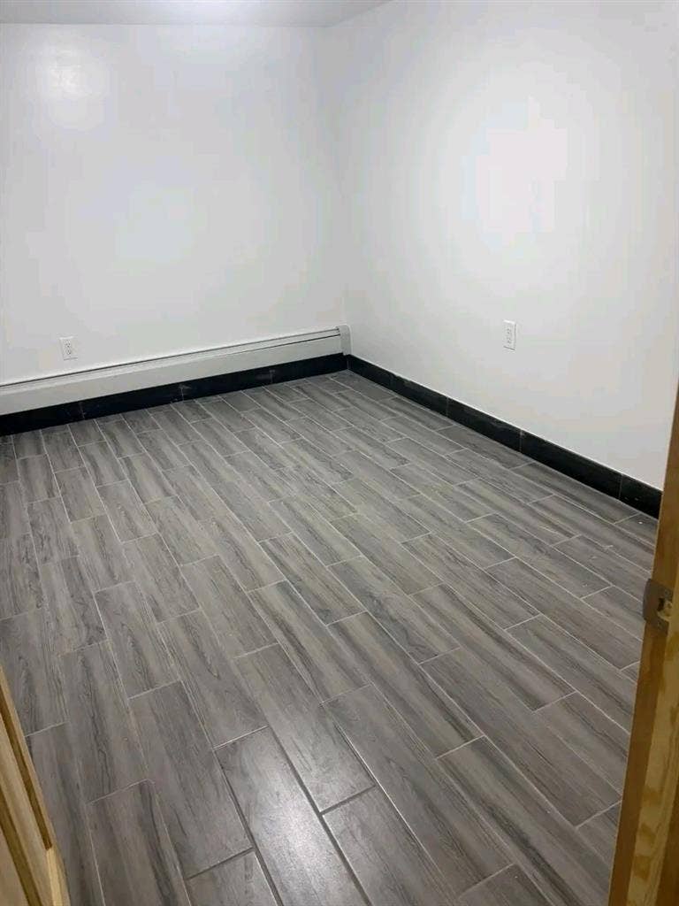 RENT DUPLEX WITH YARD