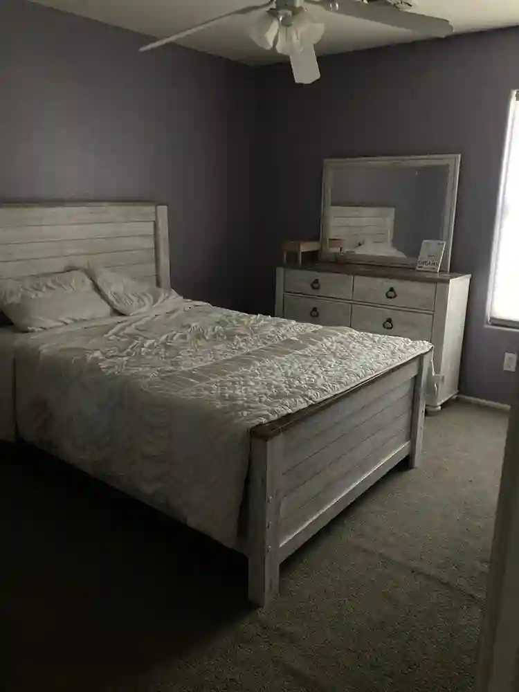 Looking for processional roomate