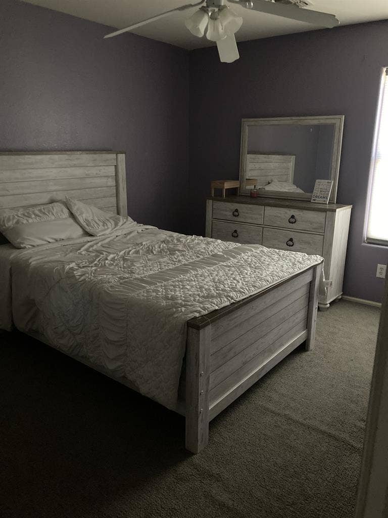 Looking for processional roomate