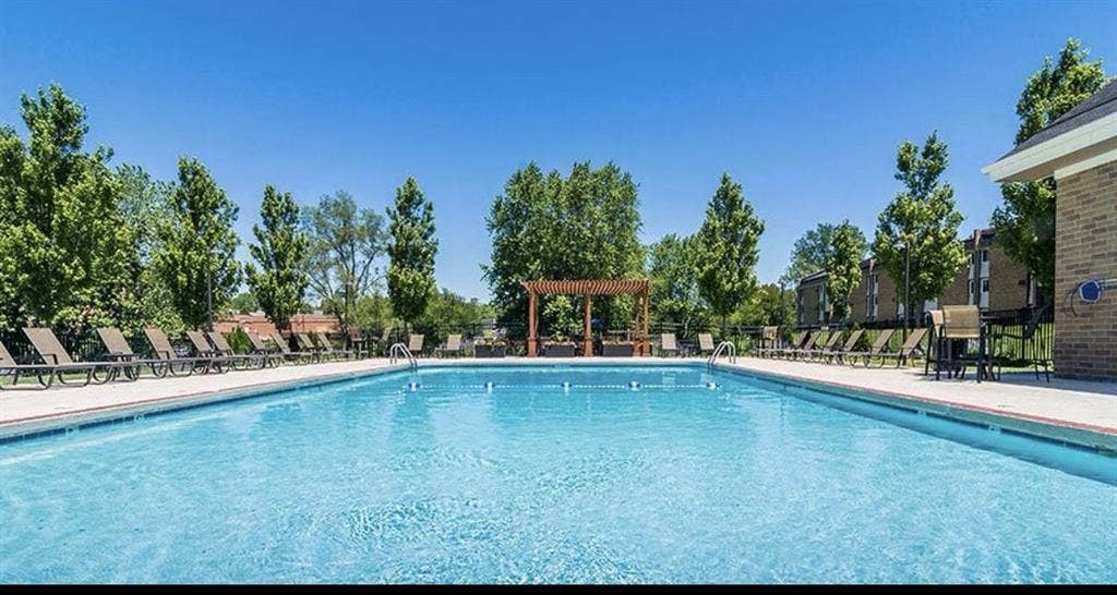 Looking for sum1 to get an apt tg
