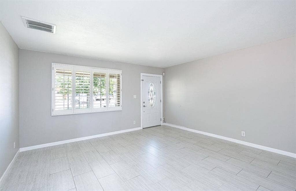 Room in Holdeman Neighborhood