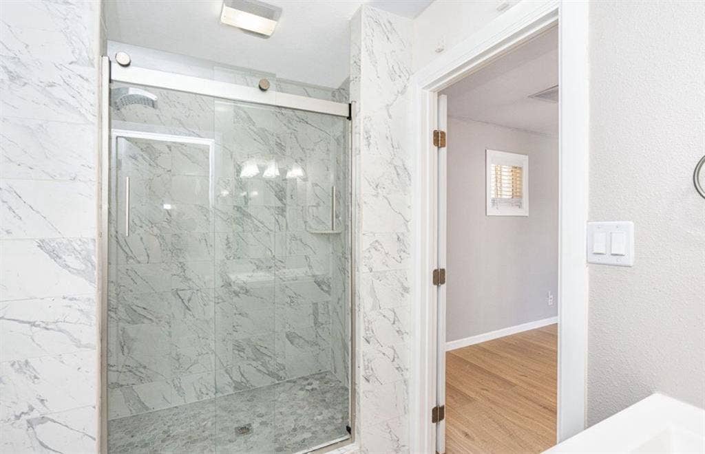 Room in Holdeman Neighborhood
