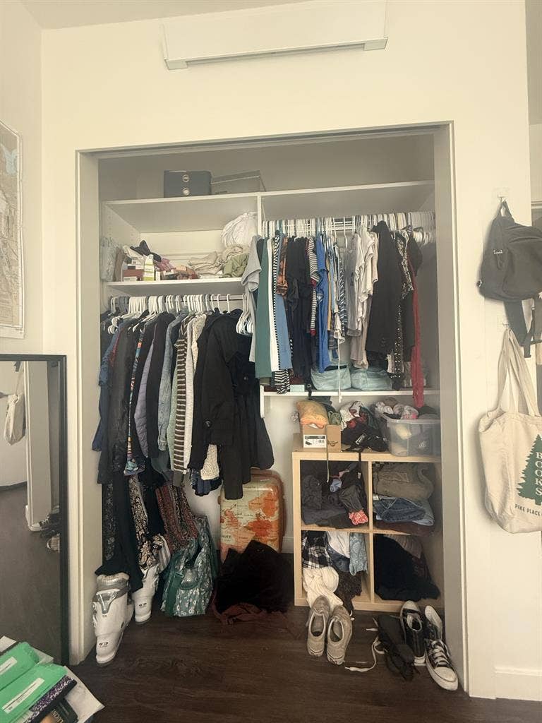 Lease takeover/Roommate needed!