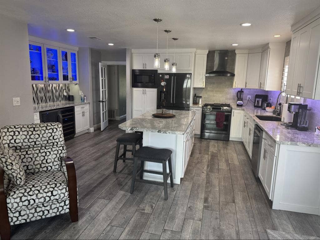 Beautiful Mstr Suite/Resort Style
