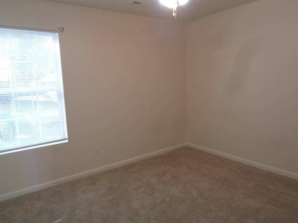 3 bed 2 bath duplex
