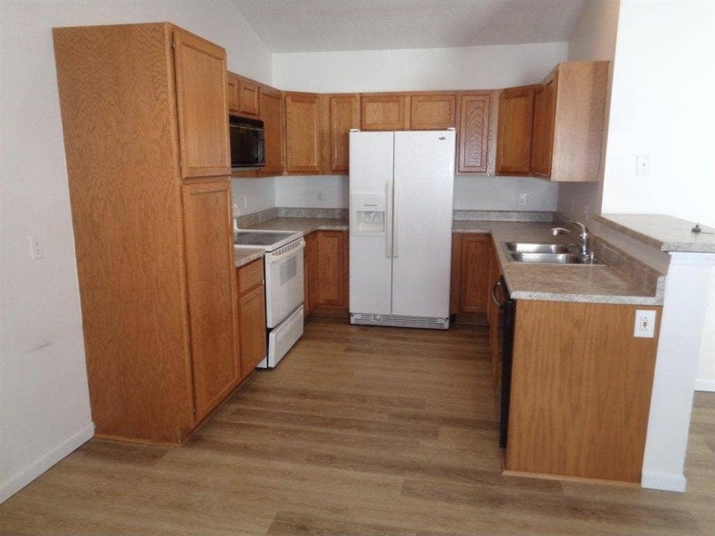 3 bed 2 bath duplex