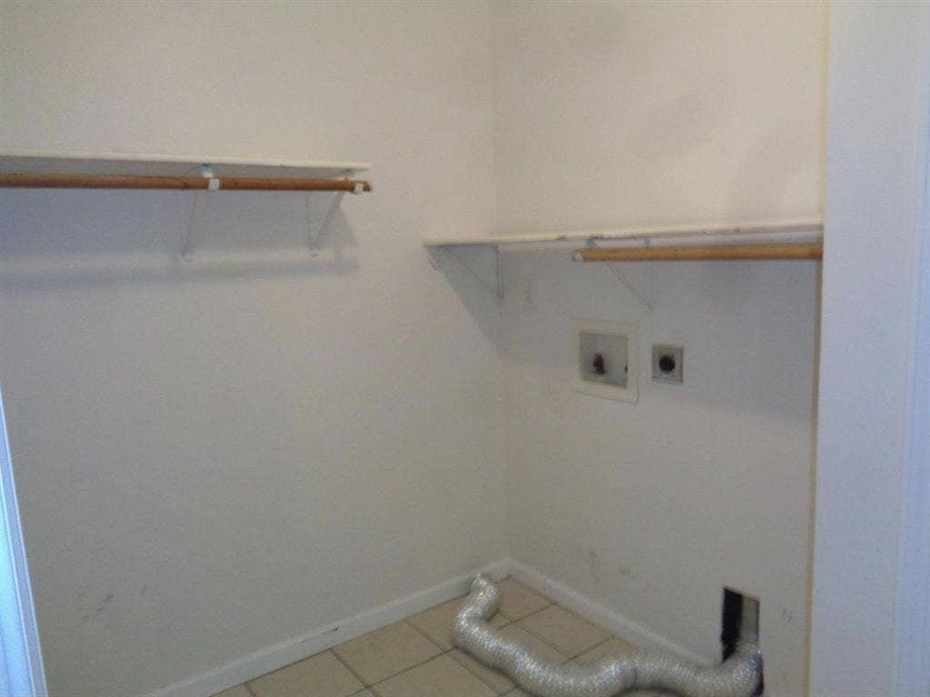 3 bed 2 bath duplex