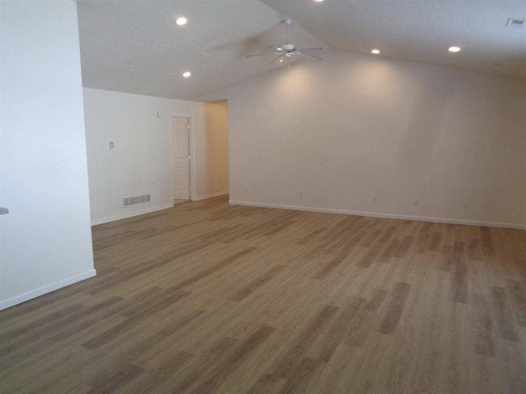 3 bed 2 bath duplex