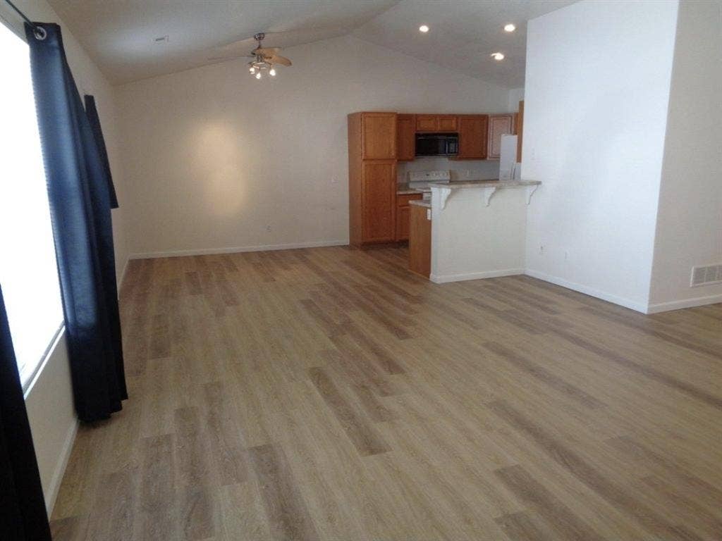 3 bed 2 bath duplex