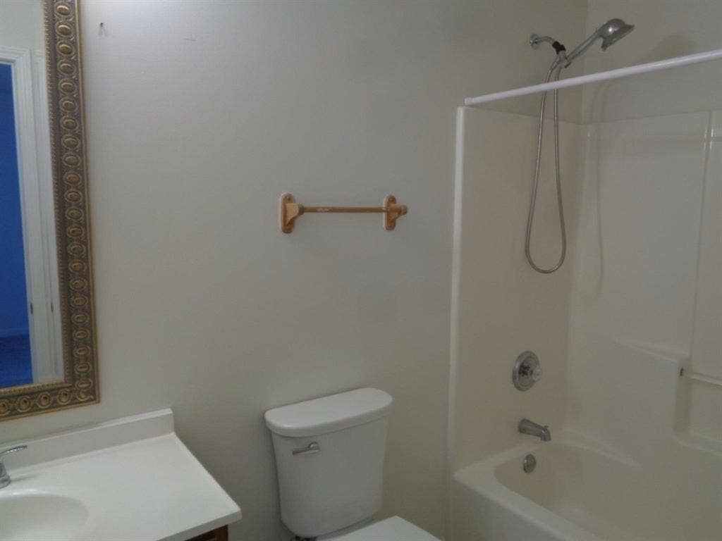 3 bed 2 bath duplex