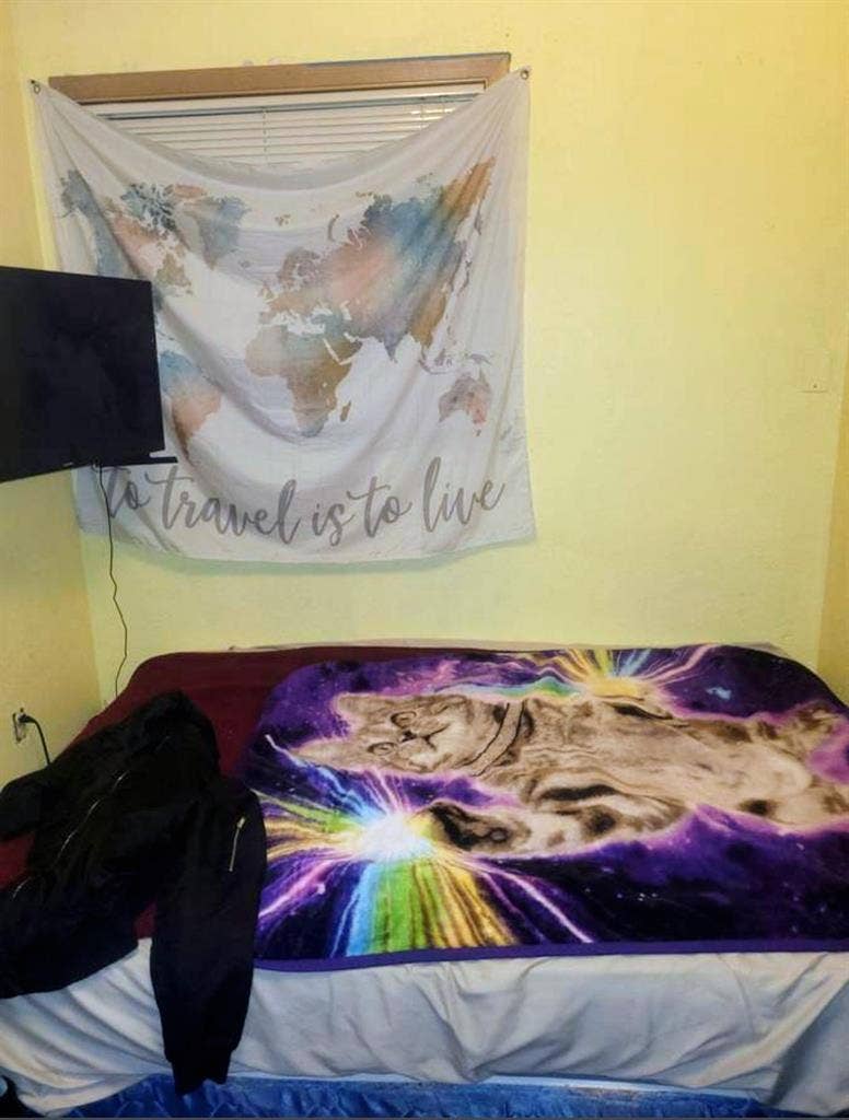 Furnished room available now!