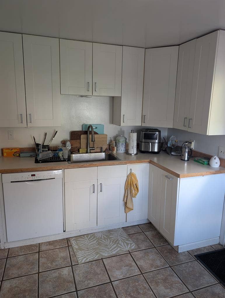 2 rooms available in Greenwood!