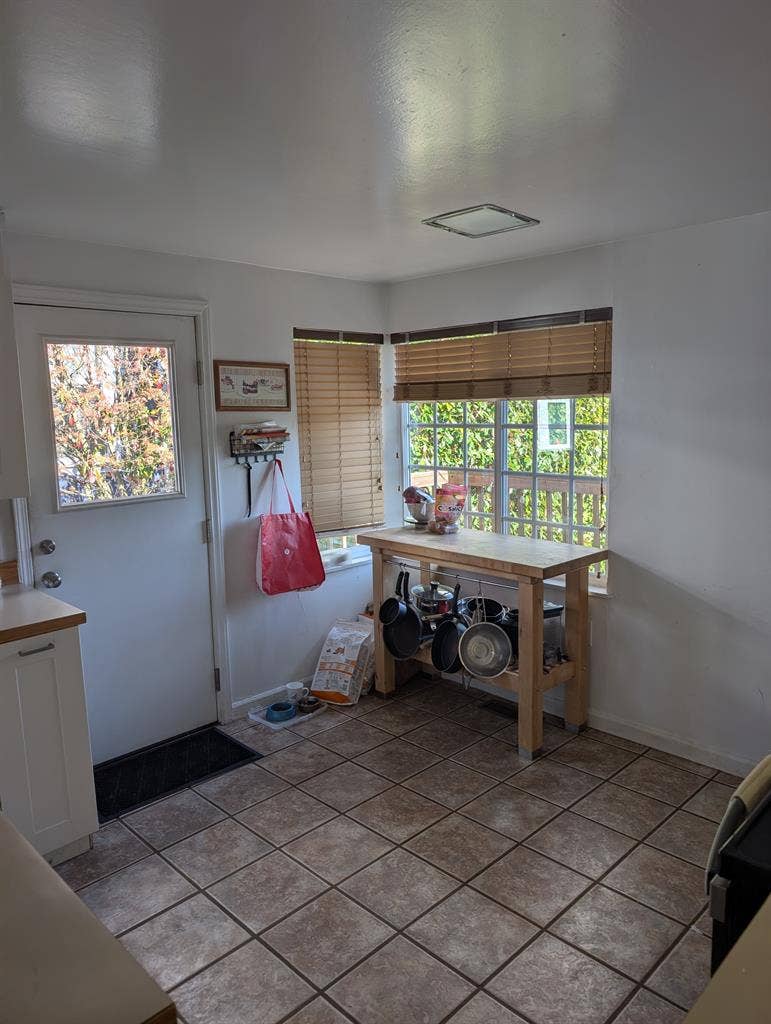2 rooms available in Greenwood!
