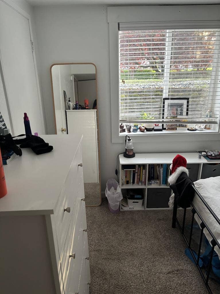 2 rooms available in Greenwood!