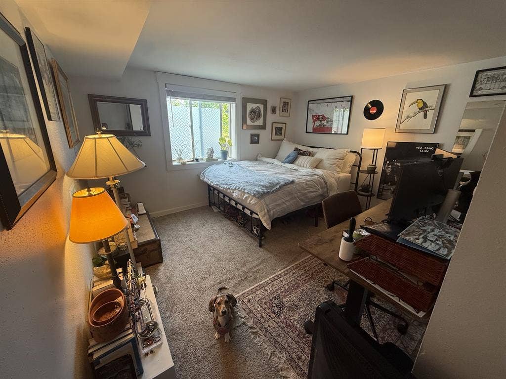 2 rooms available in Greenwood!