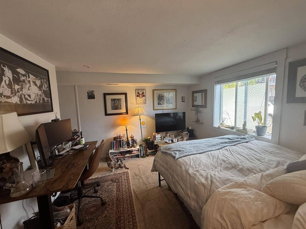 2 rooms available in Greenwood!
