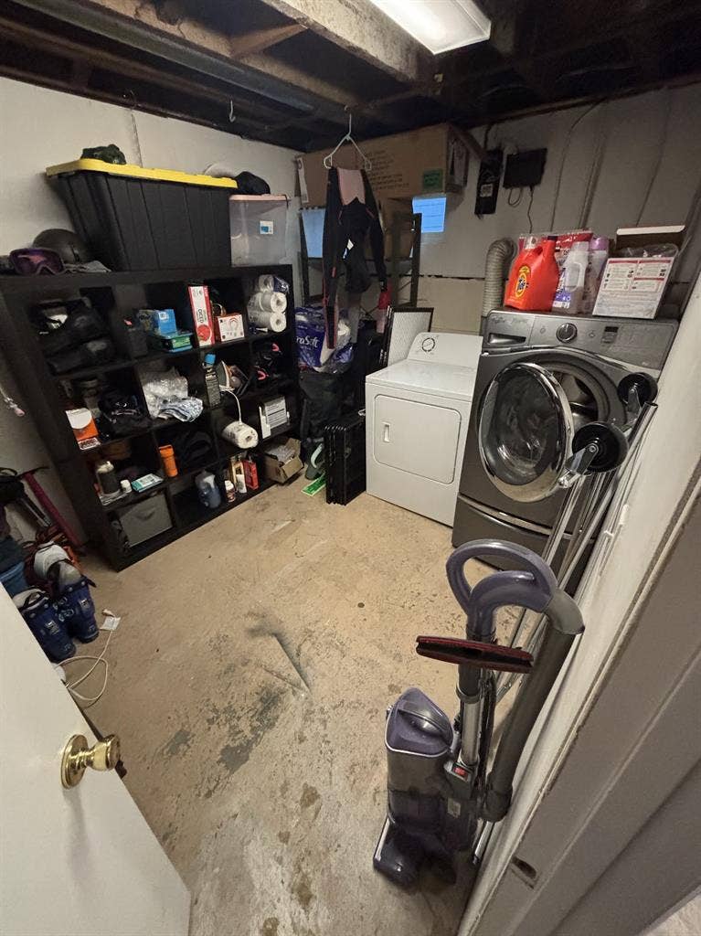 2 rooms available in Greenwood!