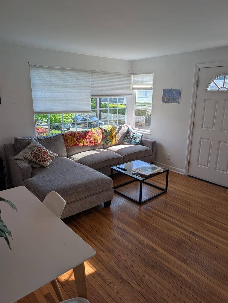 2 rooms available in Greenwood!