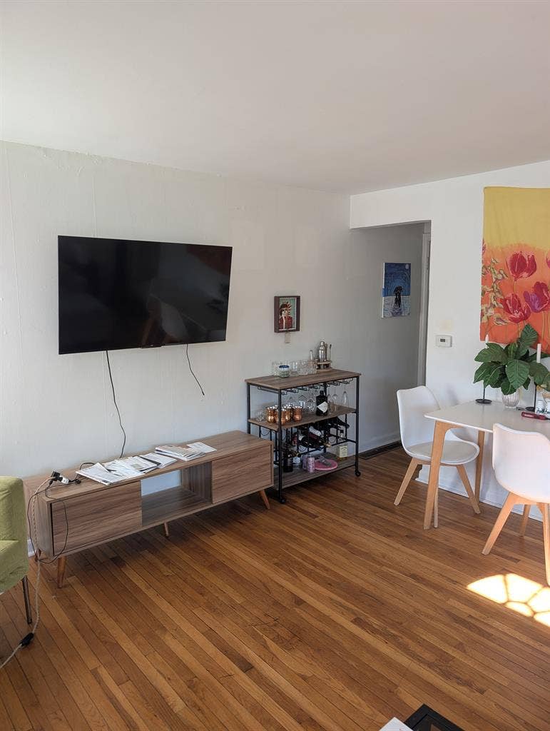 2 rooms available in Greenwood!