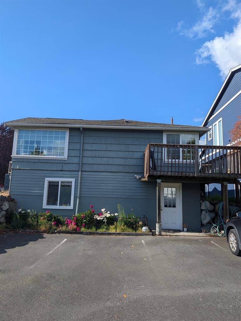 2 rooms available in Greenwood!