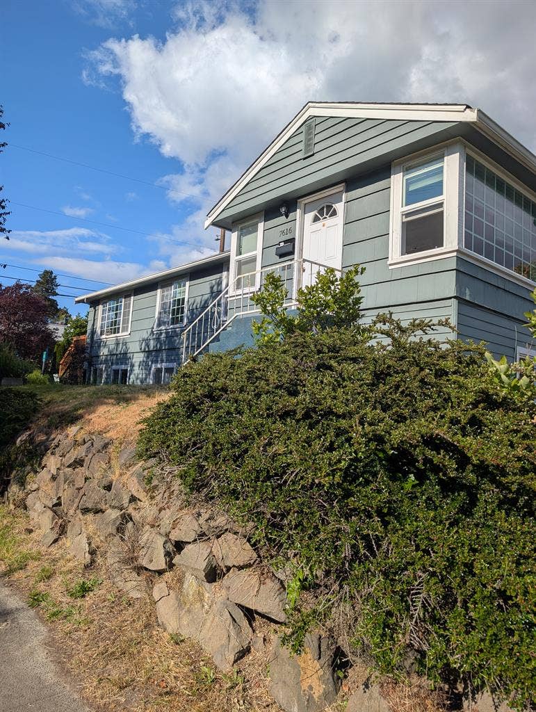 2 rooms available in Greenwood!