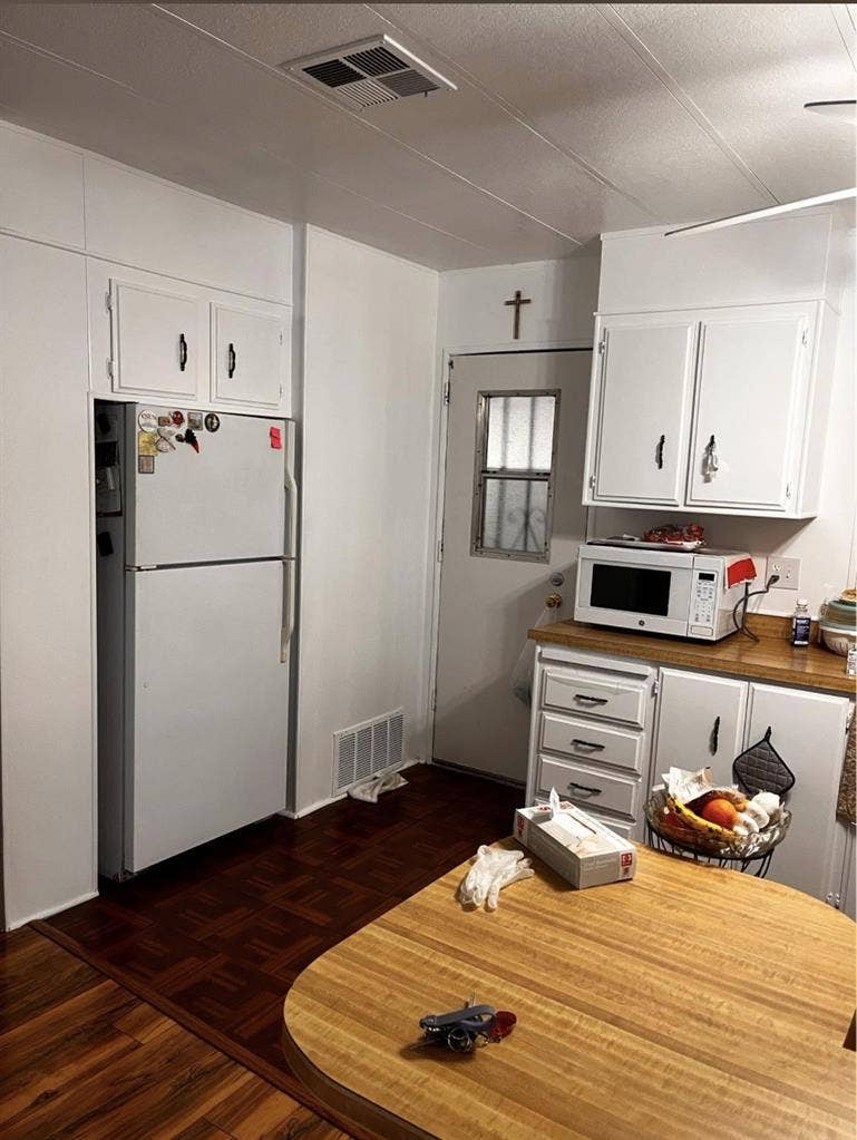 PRIVATE ROOM IN MISSION HILLS