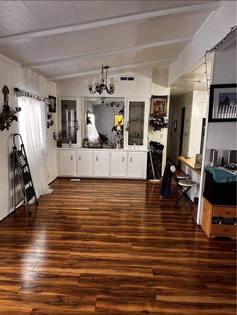 PRIVATE ROOM IN MISSION HILLS