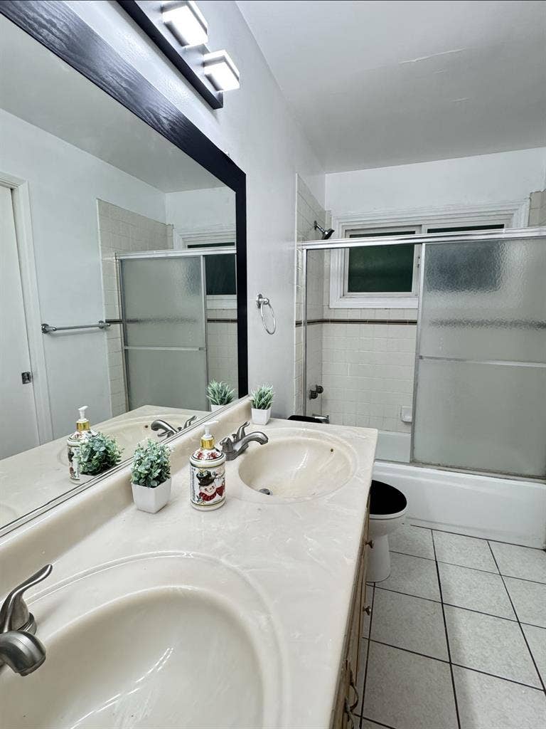 2 Rooms for Rent in Awesome House