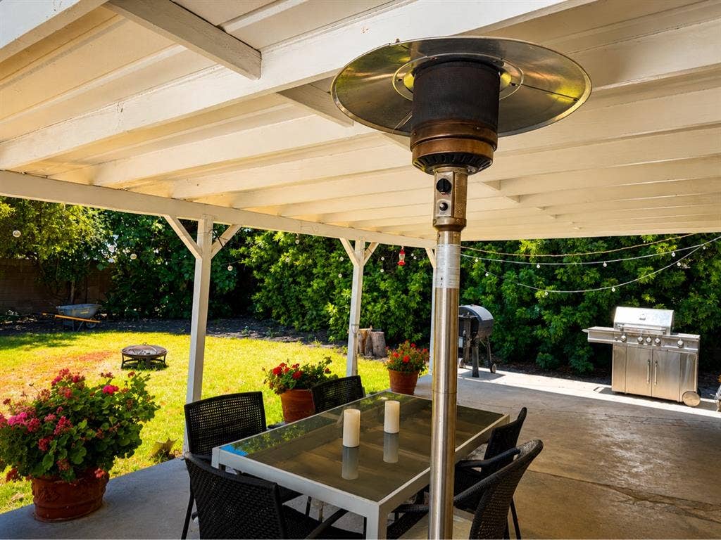 2 Rooms for Rent in Awesome House