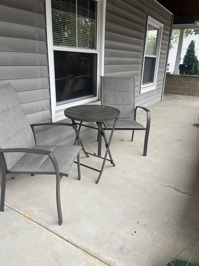 1 bedroom, 1 Ba, 2 roomies in NH!
