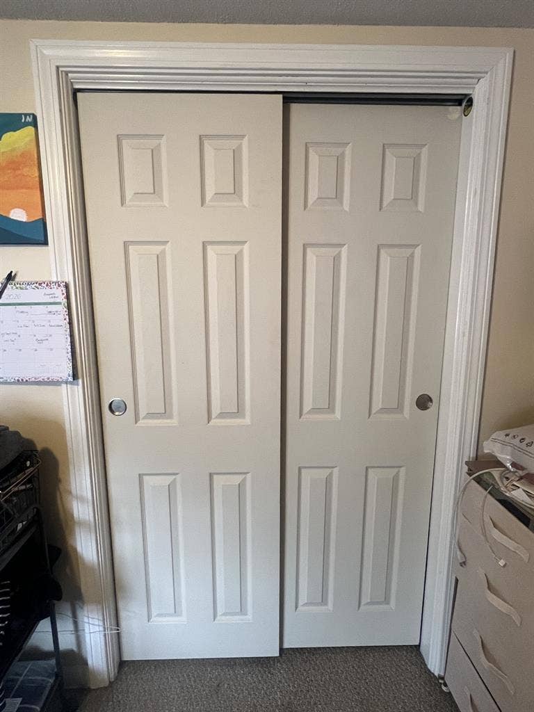 1 bedroom, 1 Ba, 2 roomies in NH!