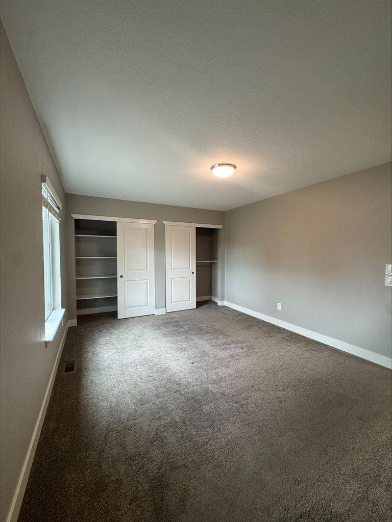 Bedroom+private bathroom in Aurora