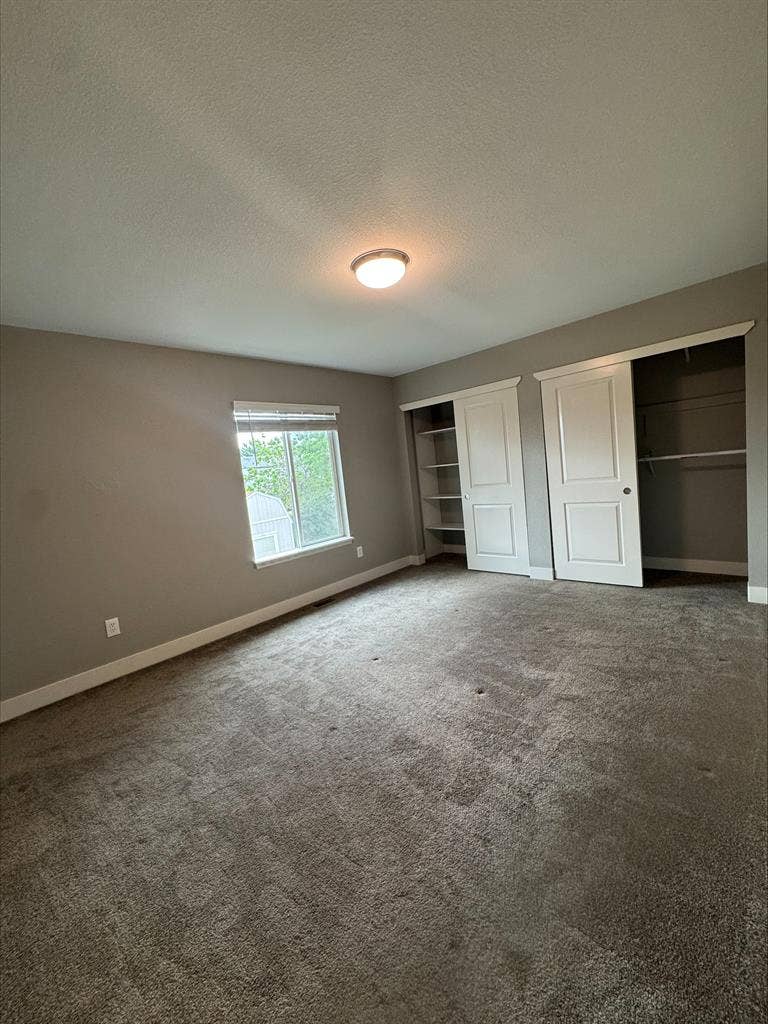 Bedroom+private bathroom in Aurora