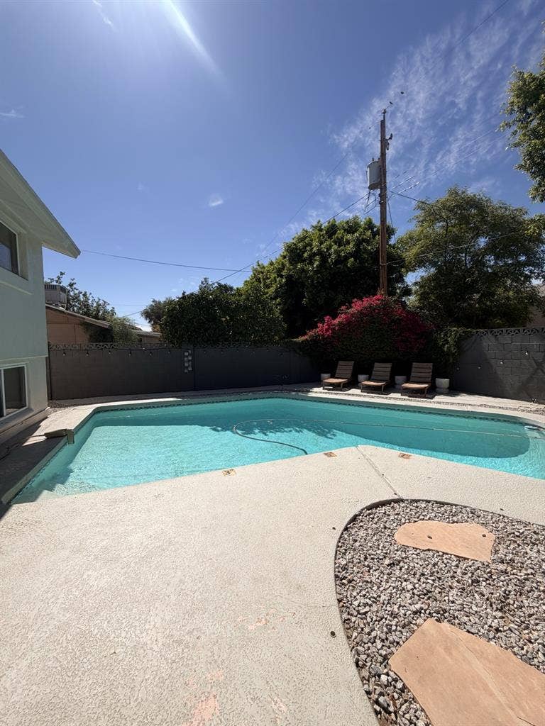 Looking for 1-2 Roommates