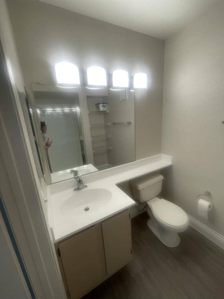 Room in apartment in N Las Vegass