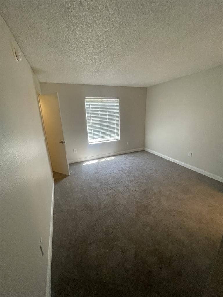 Room in apartment in N Las Vegass