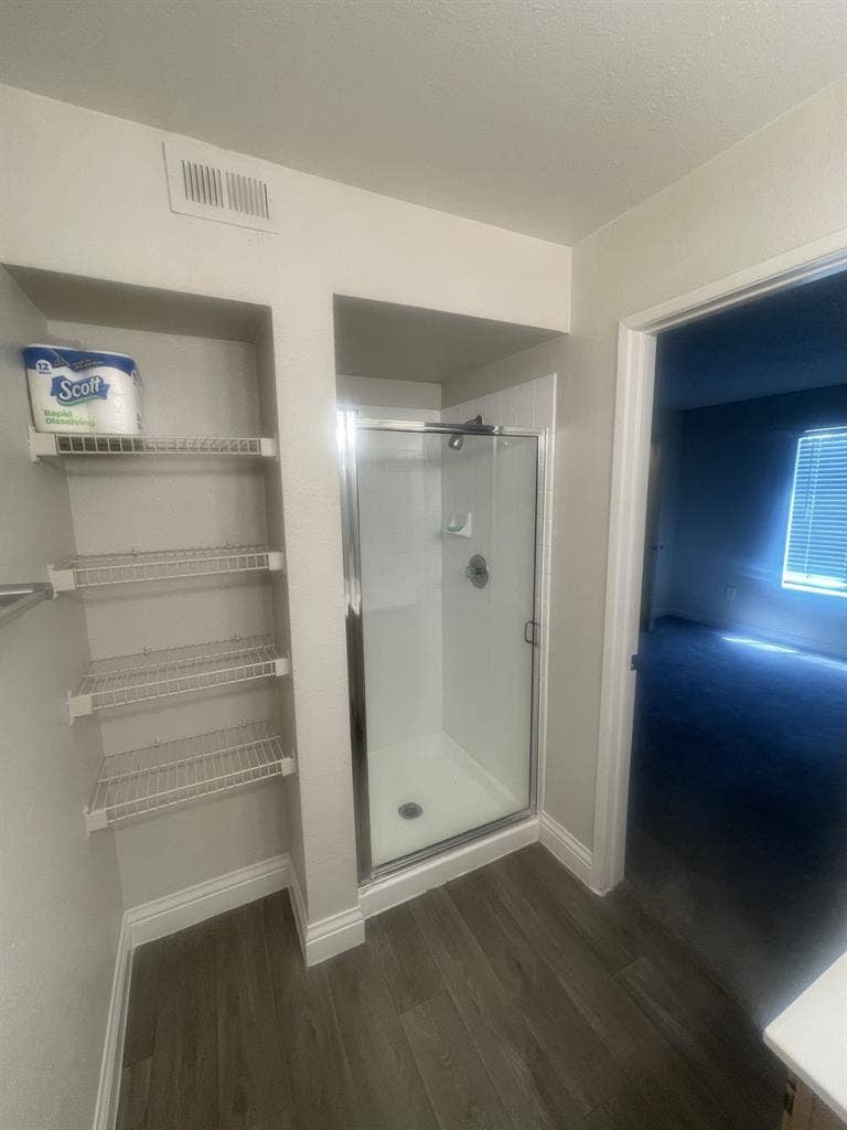 Room in apartment in N Las Vegass